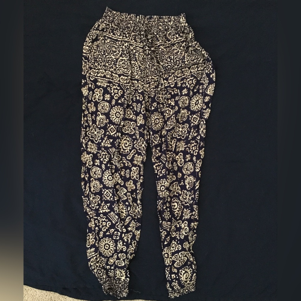 Dark blue/white paisley harem pants with elastic waistband